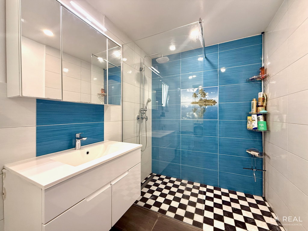 e1-20__ZNxjyPUA-1900x1425