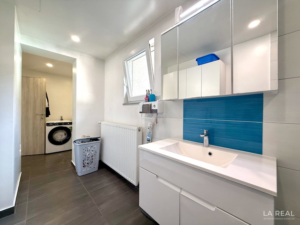 e1-21__6xUyp53L-1900x1425