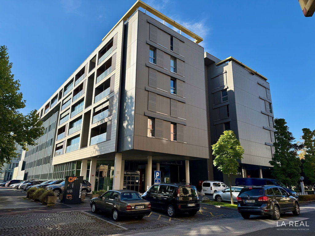 e1-21__RwA3Ov9A-1900x1425