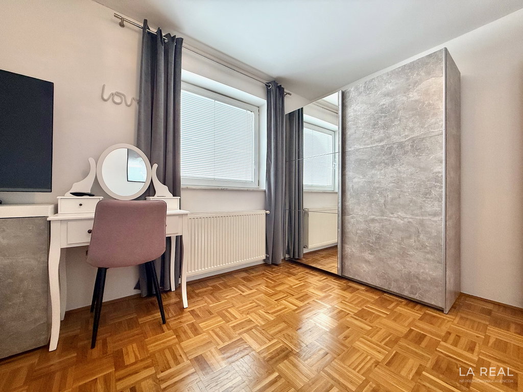 e1-21__gBepbQKq-1900x1425