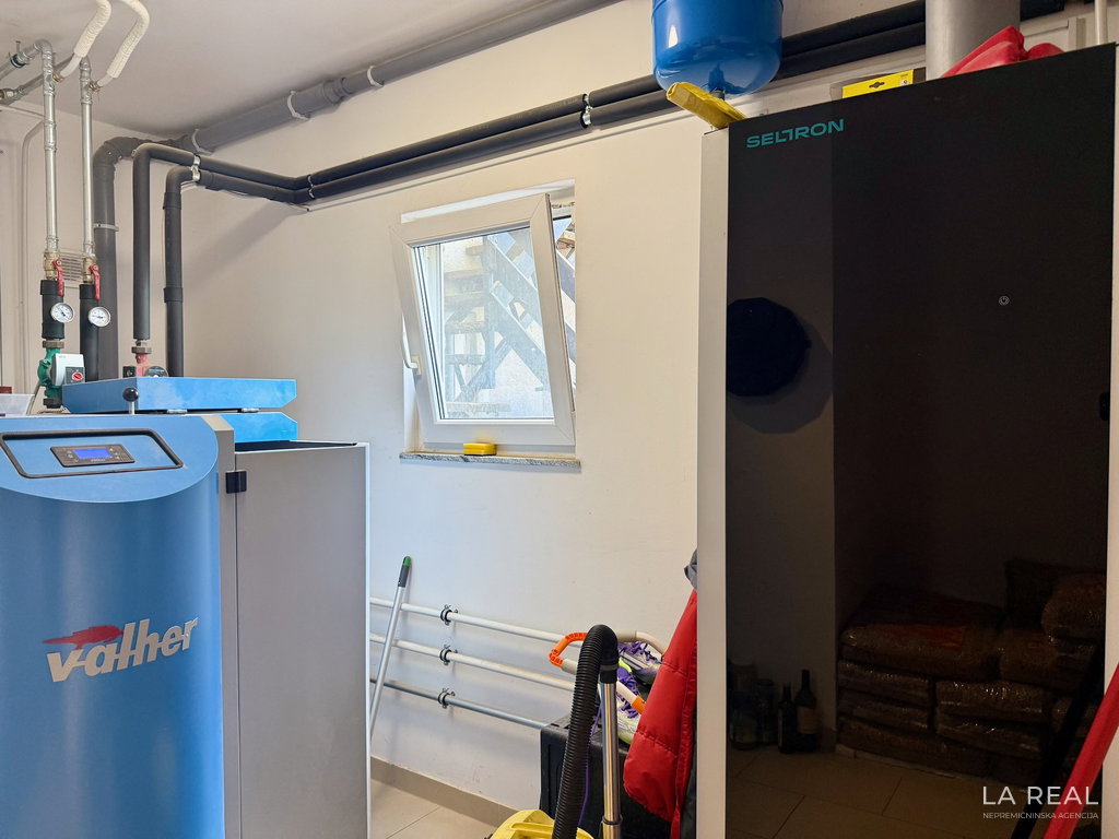 e1-23__LPU7NbmP-1900x1425