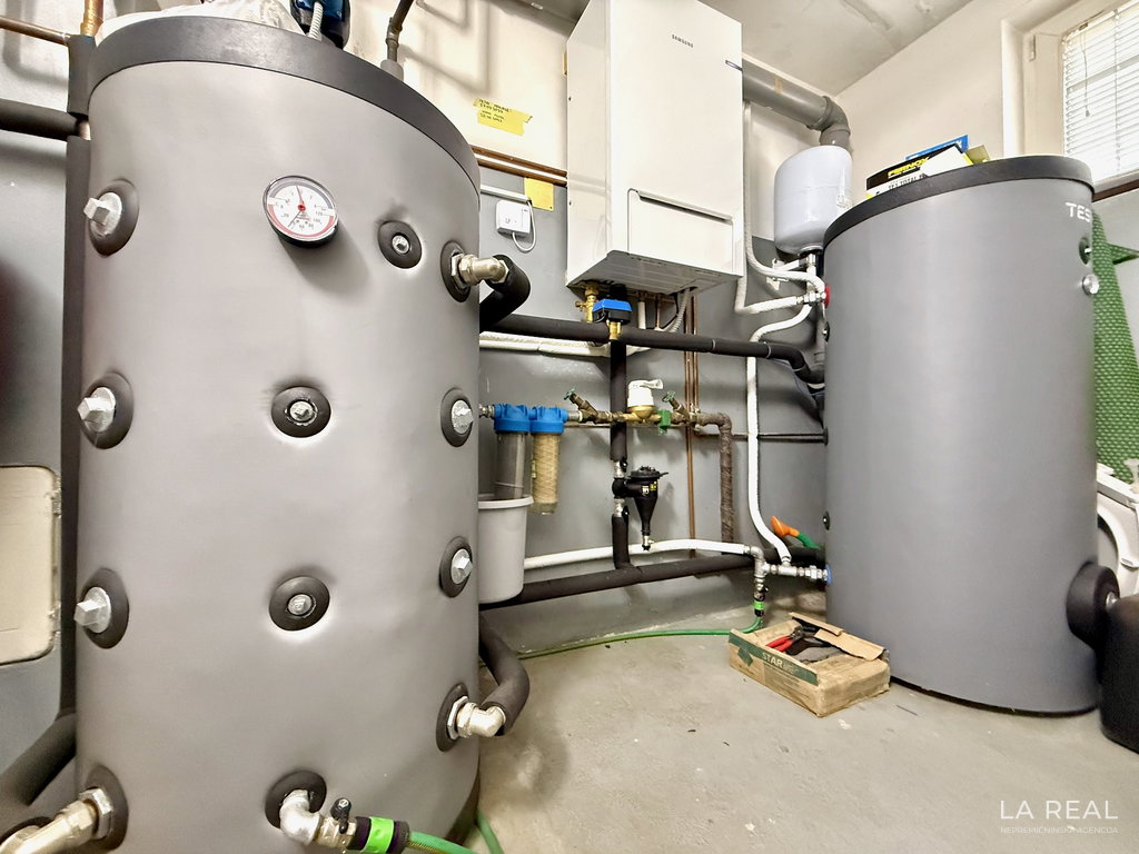 e1-27__MLc1Czbq-1900x1425