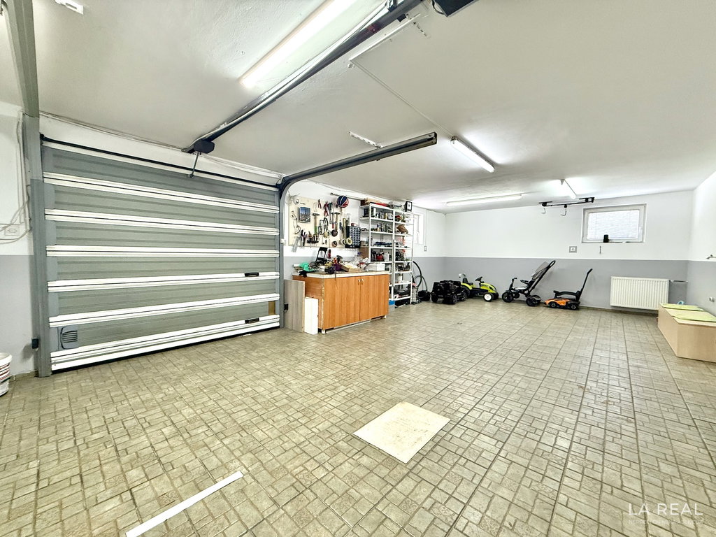 e1-28__hKt9VXzq-1900x1425