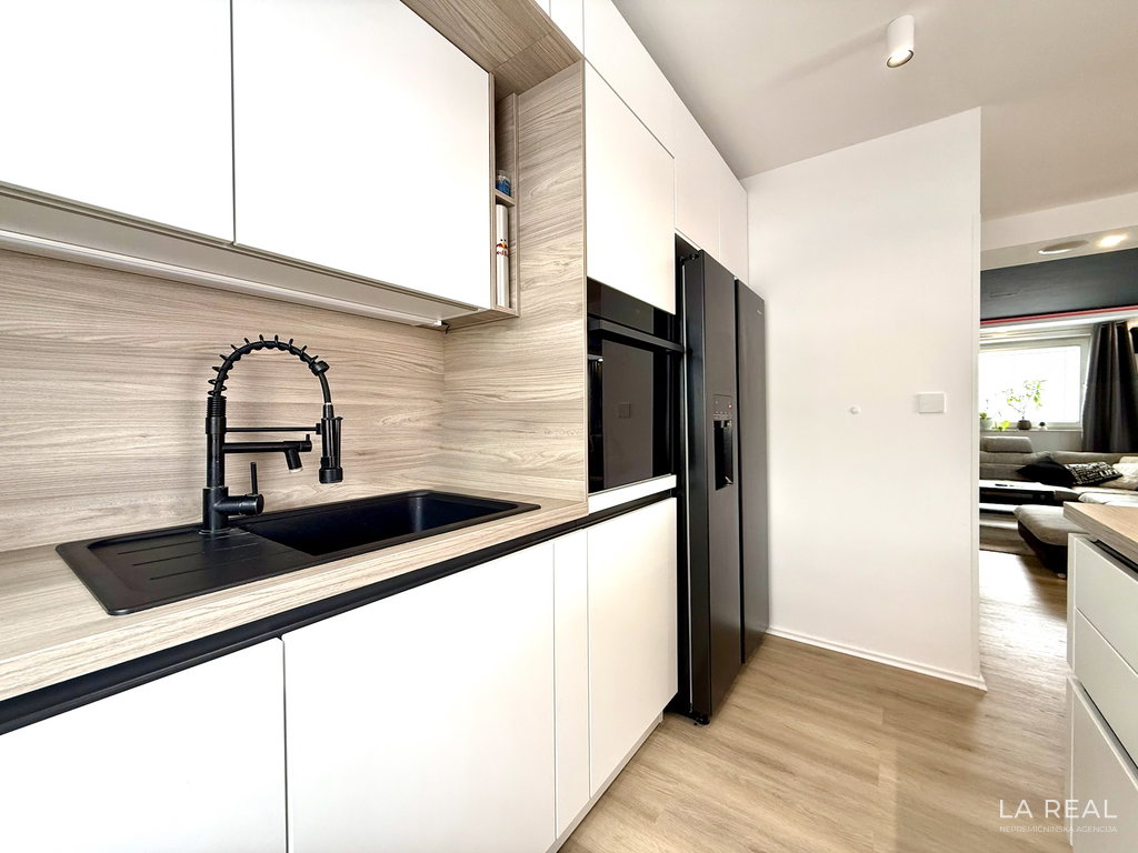 e1-7__UkrcAWdM-1900x1425