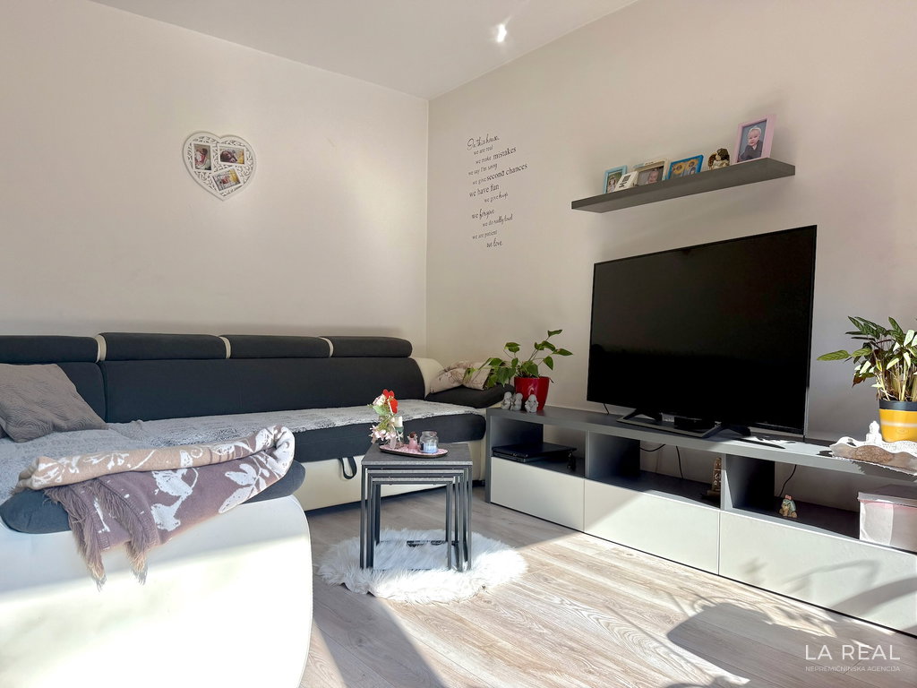 e1-8__pOqY7cKW-1900x1425