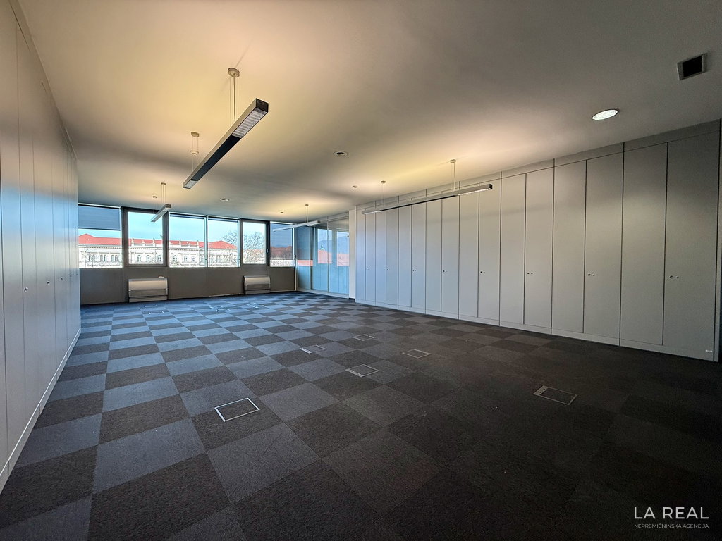 e1-9__MVYMmMTZ-1900x1425