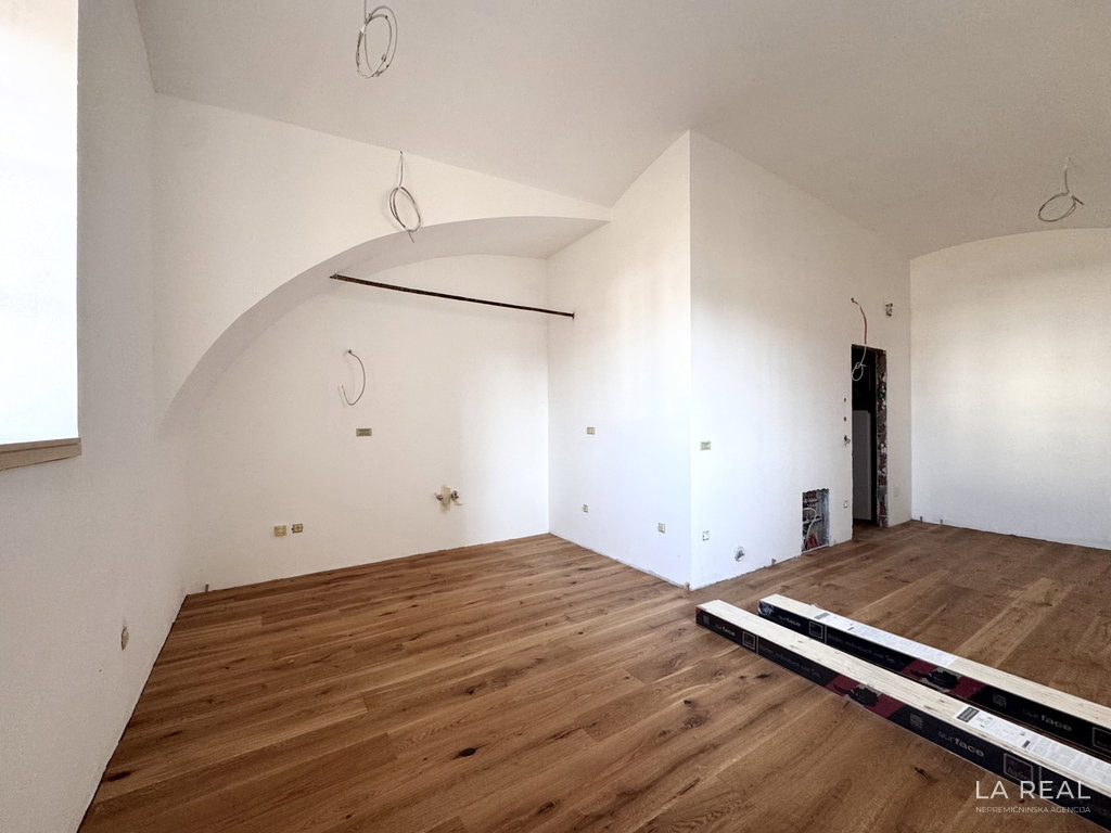 img-90647dtazda2-3985x2988__69d182236b30d