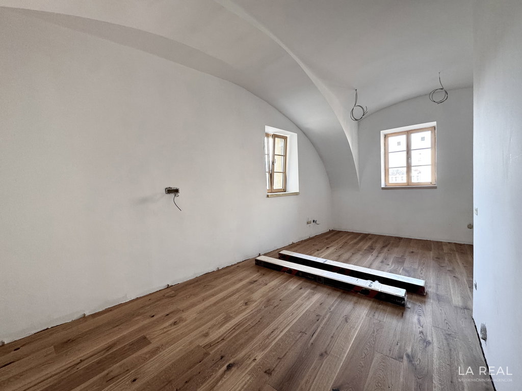 img-9082y1vr6qdv-4032x3024__69d182201195f