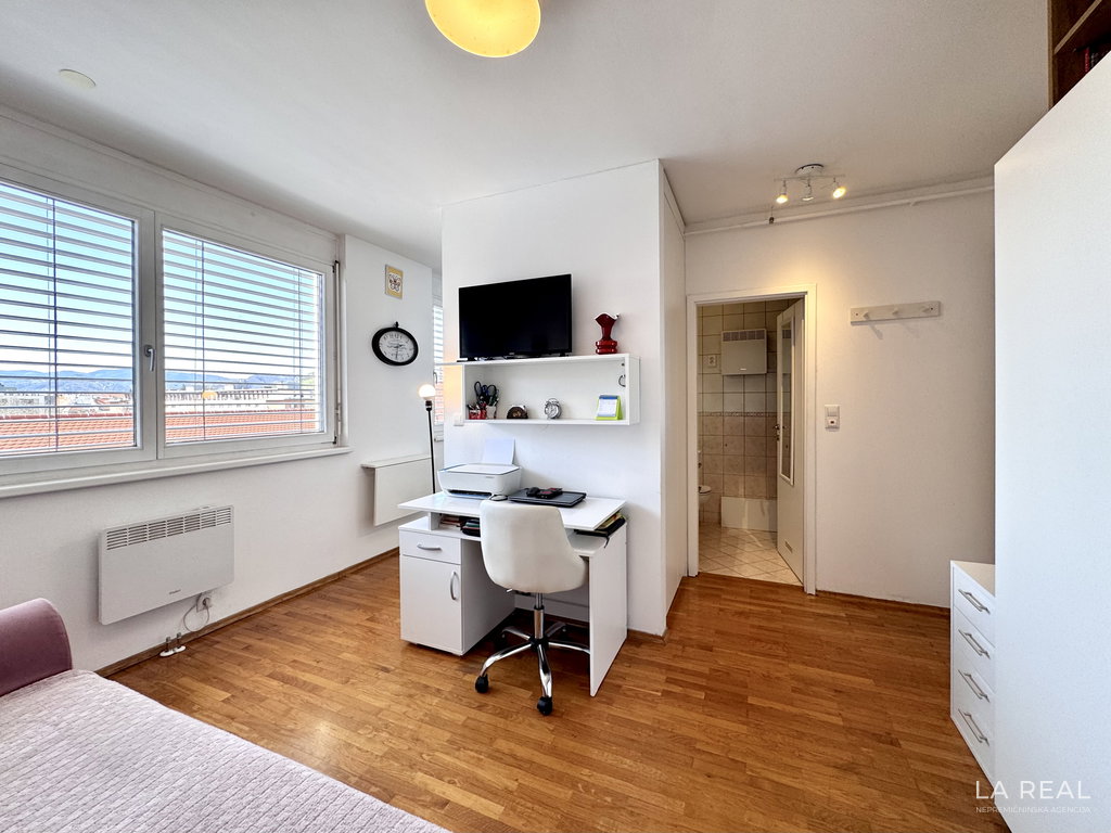 img-9537__OFLuUNpN-3946x2959