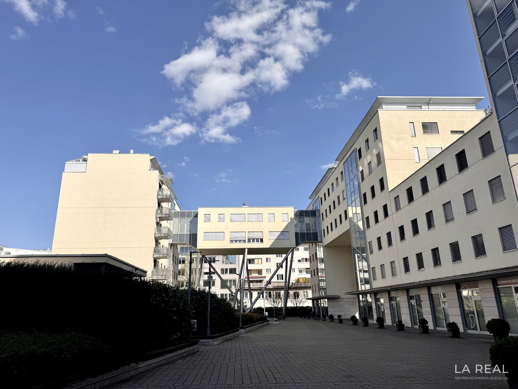 img-9572__O3gsjqSJ-5712x4284