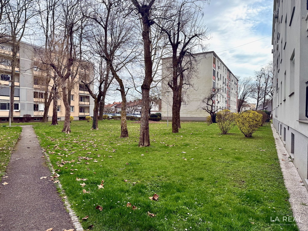 e1-28he8uhamm-1900x1425__6a2bf64a598c8